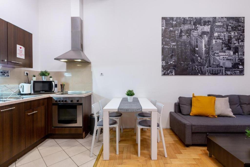 Downtown Home In The Gozsdu Garden Budapesta Exterior foto