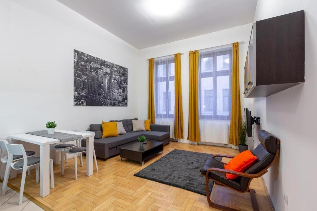 Downtown Home In The Gozsdu Garden Budapesta Exterior foto